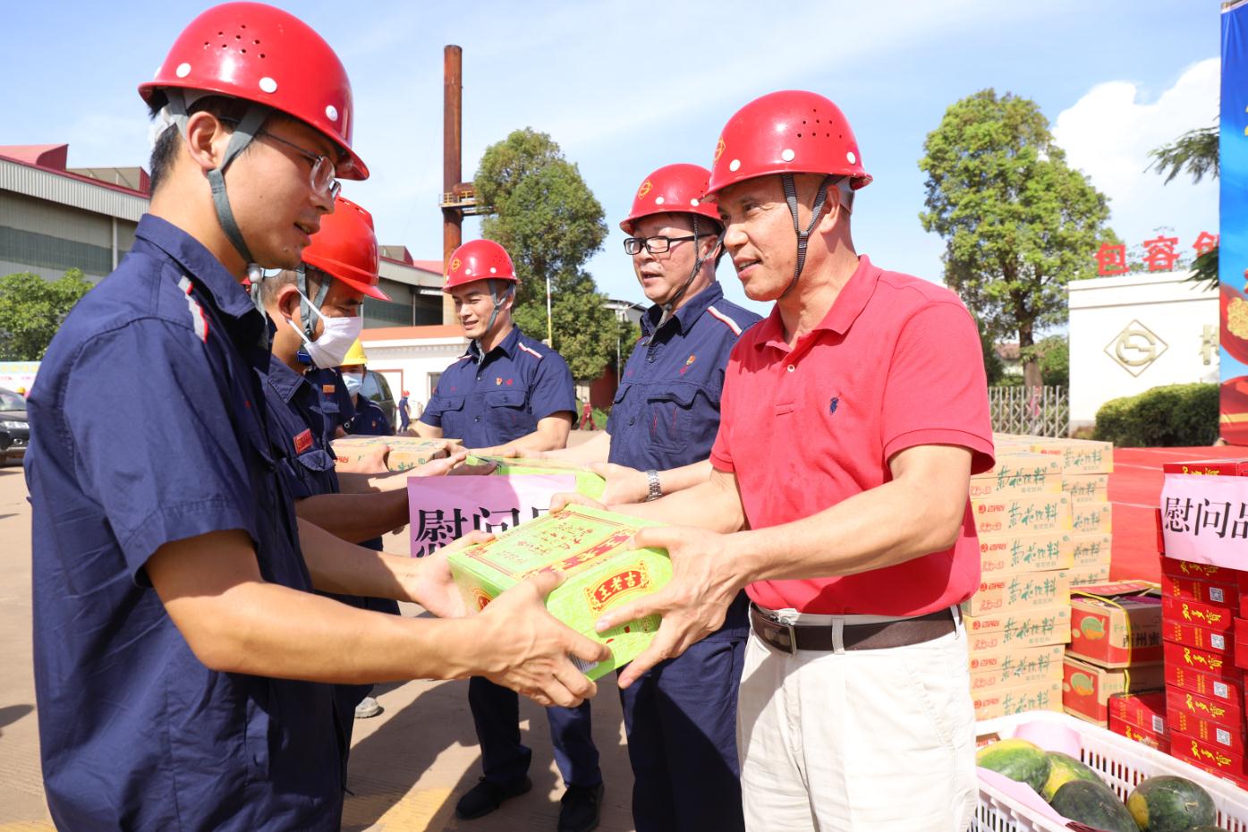 暖心！柳州市總工會(huì)、柳鋼集團(tuán)工會(huì)送來陣陣清涼